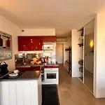 Heliotel Marine 30m2 Tres Lumineux Avec Terrasse 17m2 Au 3eme Etage