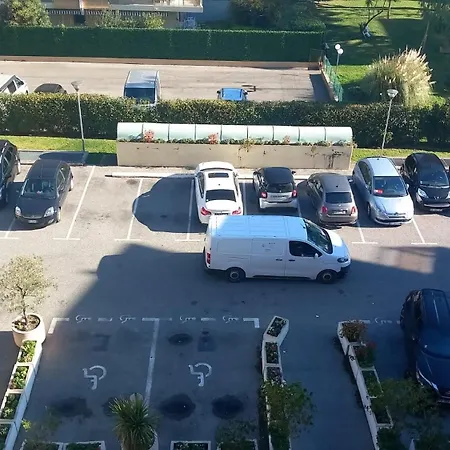 Heliotel Marine 30m2 Tres Lumineux Avec Terrasse 17m2 Au 3eme Etage Apartmán Saint-Laurent-du-Var